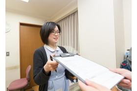 井の頭通りこう門科胃腸科 西荻窪駅の写真