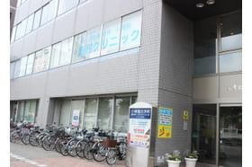 奥村クリニック 今池駅(愛知県) 駐車場や駐輪場を備えています。の写真