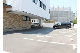 ざいつ循環器・内科 金山駅(福岡県) 駐車場がございますのでお車でお越しいただけますの写真