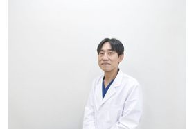 かめい内科消化器クリニック 茨木駅 医師 院長 亀井　宏治の写真