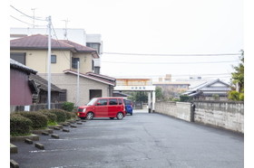 田宮医院 荒尾駅(熊本県) 当院は駐車スペースを15台分備えているので、お車でも気兼ねなくお越しいただけます。の写真