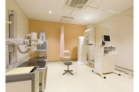 医）宇賀外科医院　甲状腺・乳腺クリニック 西諫早駅 患者さまがリラックスできるような院内づくりをおこなっています。の写真