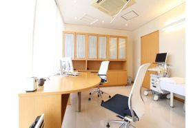 とわたり内科・心療内科 名古屋駅 診察室で丁寧に説明をいたしますの写真