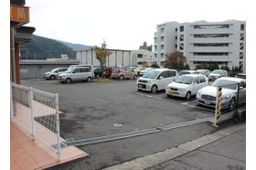 あんず整形外科 道ノ尾駅 当院には専用の駐車スペースを10台分ご用意しておりますの写真