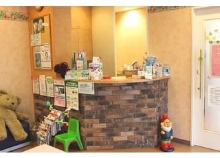 のざわ歯科クリニック 武蔵藤沢駅 受付：どんな些細なことでもお気軽にお声掛けください。の写真