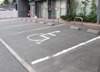 さわさき眼科 須恵中央駅 こちらに車をお停めください。の写真