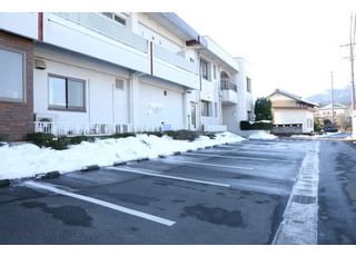 桑原医院 伊勢治田駅 広めの駐車場をご用意しております。の写真