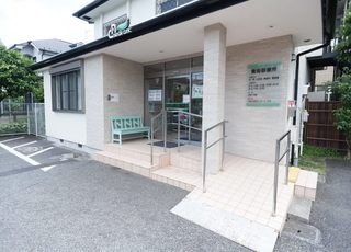南街診療所 東大和市駅 玄関はスロープを設置しておりますので、ご利用ください。の写真