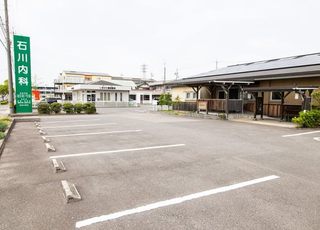 石川内科 西尾駅 駐車場の写真