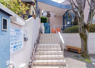 西村医院 JR藤森駅 玄関階段の写真
