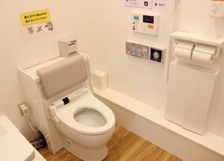 西大島駅と亀戸駅の間のいわぶち内科と泌尿器科のクリニック 西大島駅 尿流量測定装置です。の写真