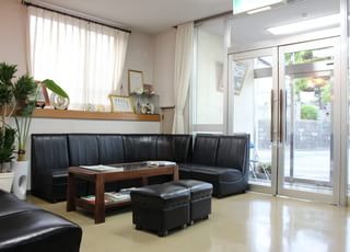 村田外科胃腸科 新山口駅 待合室の写真