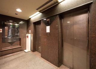 池袋消化器内科・泌尿器科クリニック 池袋駅 エレベーターの写真