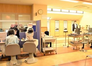 岡本眼科クリニック 大手町駅(愛媛県) ベテランの検査員が検査を行います。の写真