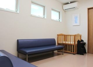 いづみ医院 東湊駅 予防接種用　待合室の写真