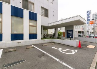 古原医院 博多駅 駐車場をご利用の際は、受付にてお申し出ください。の写真