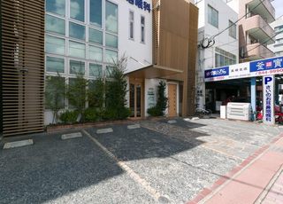 さいのお耳鼻咽喉科医院（大橋町） 長崎大学駅 こちらが当院です、5台分の駐車スペースを備えています。の写真