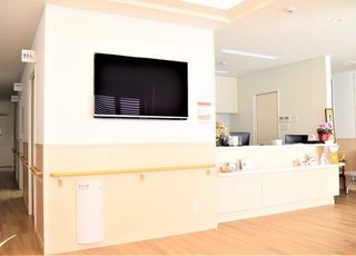 長井医院　整形外科・内科 勝山町駅 待合室にはテレビをご用意しています。ご覧になってお待ちください。の写真