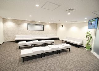 梅田北阪急ビルアイクリニック 大阪梅田駅(阪急) ゆとりのある待合室です。の写真