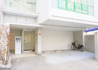 山村眼科 広島駅 医院入口の写真