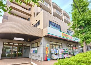 川村クリニック 町田駅(小田急) 当院の外観です。目の前にバス停もございます。の写真