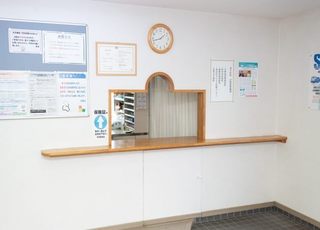 泰生医院 多摩境駅 毎月一回は保険証をご提示くださいの写真