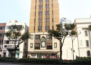 岡田クリニック 三ノ宮駅 ビルの８階にある医院です。エレベーターでお上がり下さい。の写真