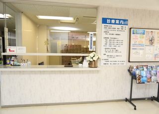 神尾内科医院 東津山駅 受付の写真