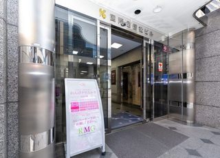 れんげクリニック 本町駅 ビル入口の写真