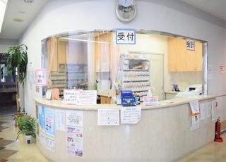 秋山整形外科・歯科 伊予桜井駅 向かって右手が整形外科、左手が歯科の診療室となっております。の写真