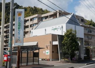 かん小児科クリニック 長沼駅(静岡県) 当院の外観になります。レンガと看板が目印です。の写真