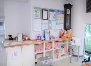 村田整形外科医院 鮎喰駅 お待ちの間は雑誌、漫画、絵本などご自由にお取りください。の写真