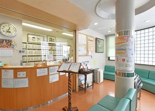 服部内科クリニック 中津川駅 受付・待合室の写真