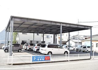 別所眼科 衣山駅 道を挟んで東側に駐車場（30台）の写真