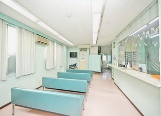 尾崎整形外科 大和高田駅 待合室の写真