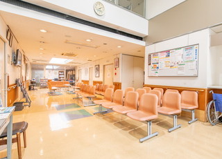 河合外科・整形外科 岐阜駅 待合室の写真