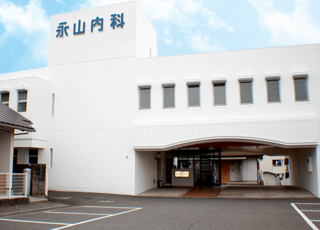 永山内科・循環器内科 梅本駅 当院は県道334号線沿いに位置し、駐車スペースもございますのでお車でもお越しいただけます。の写真