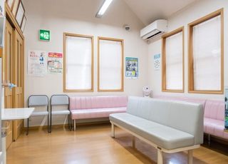 坂本医院 北野白梅町駅 待合室の写真