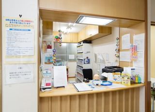 佐伯医院 小倉駅(福岡県) 受付に飾られている折り紙は、患者様が手作りしてくださいました。の写真