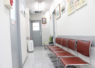 中島医院 自由ヶ丘駅 診察まで待合室でお待ちくださいの写真