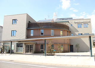 あんどう内科クリニック 名鉄岐阜駅 医院の外観です。駐車場も広いスペースがございます。の写真